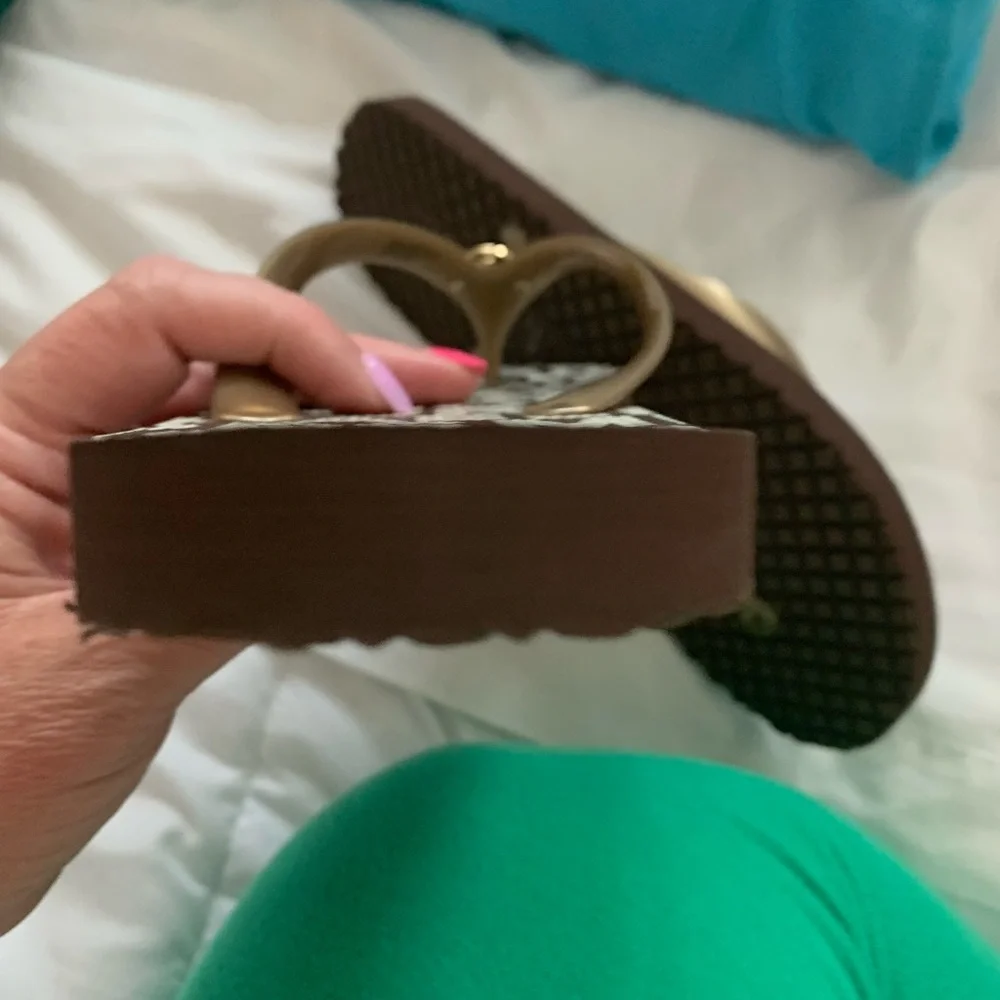 Michael Kors Size 11 Flip flops 🤎
